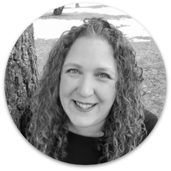 amanda peters profile picture 1 - black and white